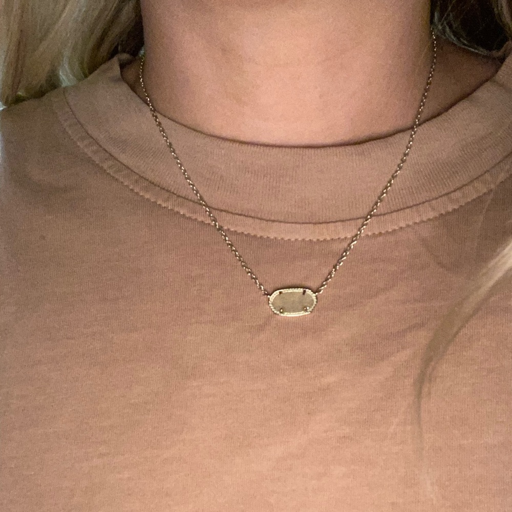 Kendra Scott Elisa Gold pendant necklace